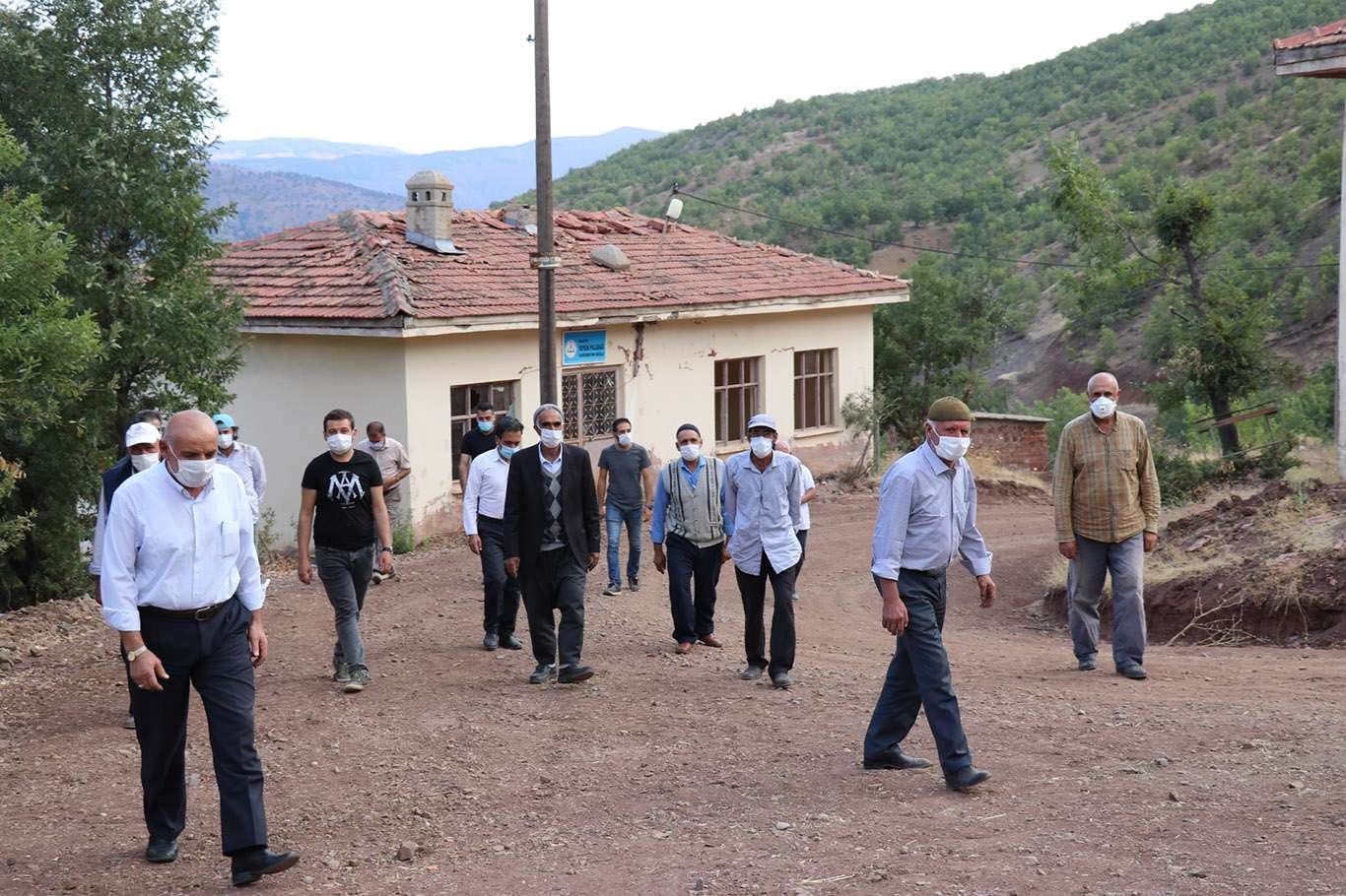 Puluşağı köyü sakinleri